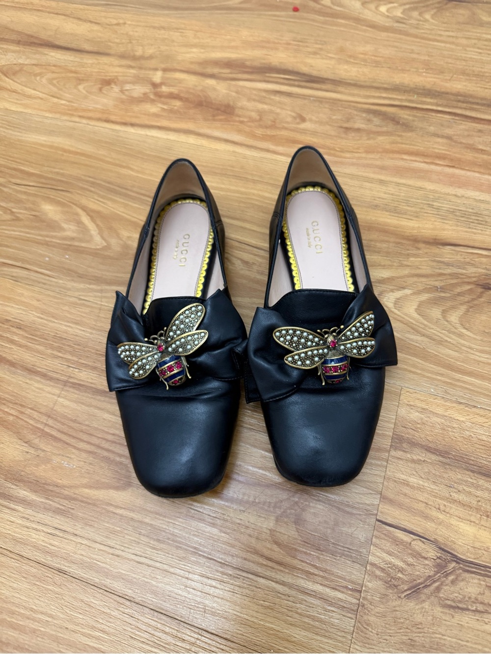 Gucci Marmont leather ballet flats
With Gold Bee Embellishments